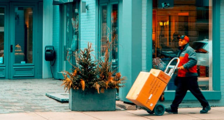 How to choose a courier service for your e-commerce startup business in India?